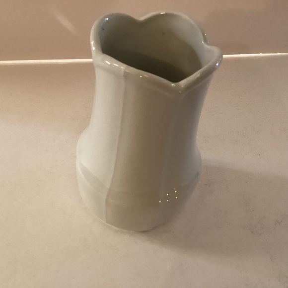 Royal Ironstone 5” vase by Johnson Bros. England. - Picture 4 of 5